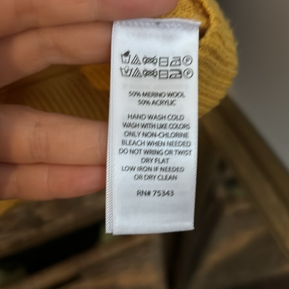 Yellow wool sweater - Picture 5 of 5